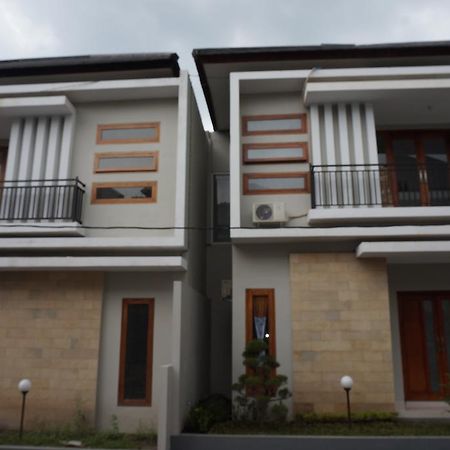 Cemara Homestay Jogja Yogyakarta Bagian luar foto